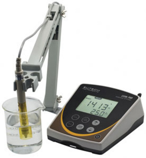 Conductivity meter, Eutech CON 700, w. sensor and accessories