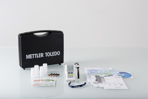 Conductivity meter, Mettler-Toledo FiveGo F3-Field-Kit, with case and electrode