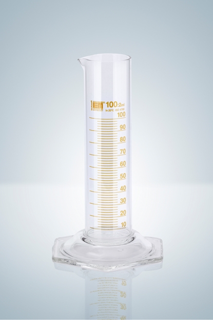 Measuring cylinders, with hexa gonal foot and spou