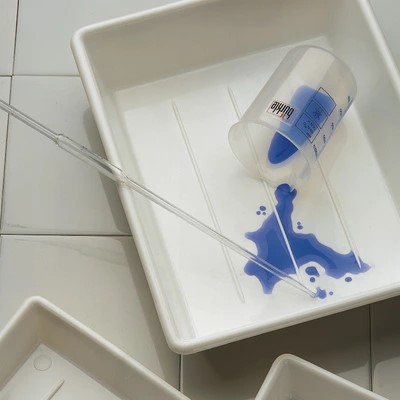 Laboratory trays